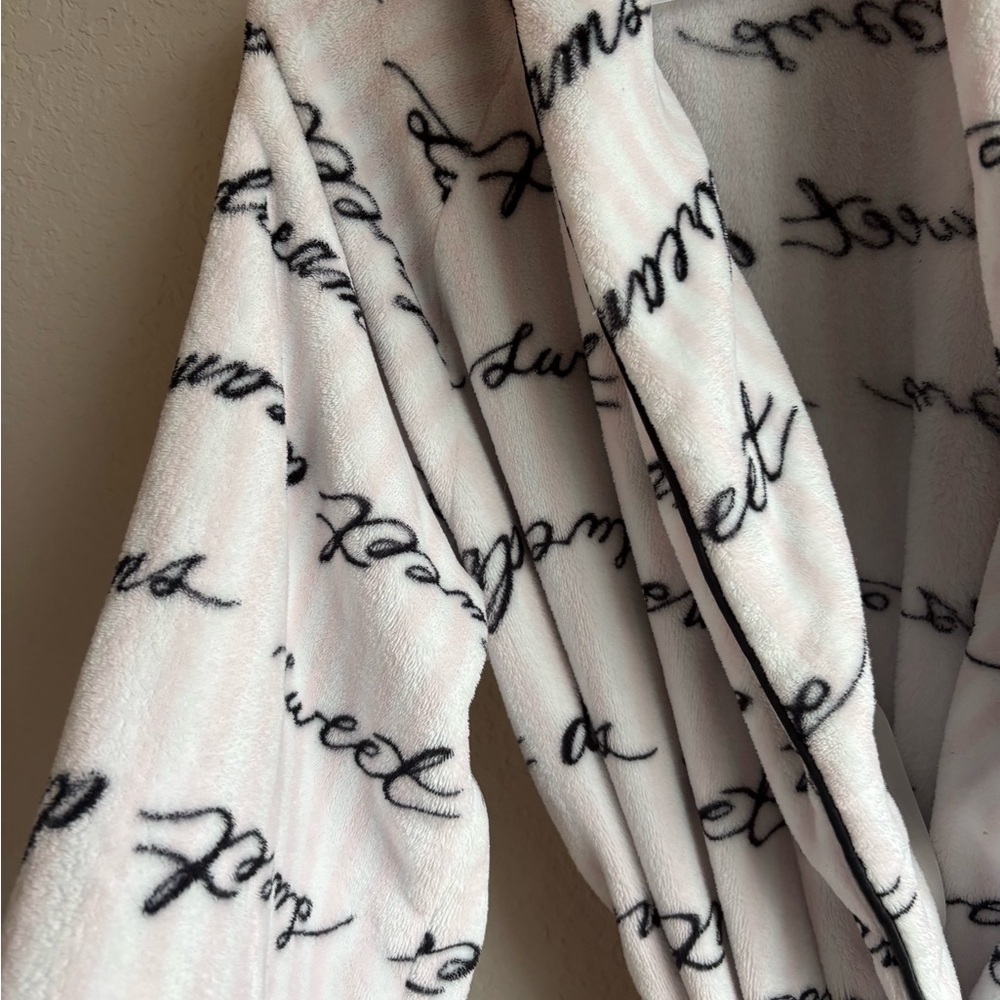 Victoria's Secret Pink Stripe Classic Script Plush Robe - Picture 6 of 10